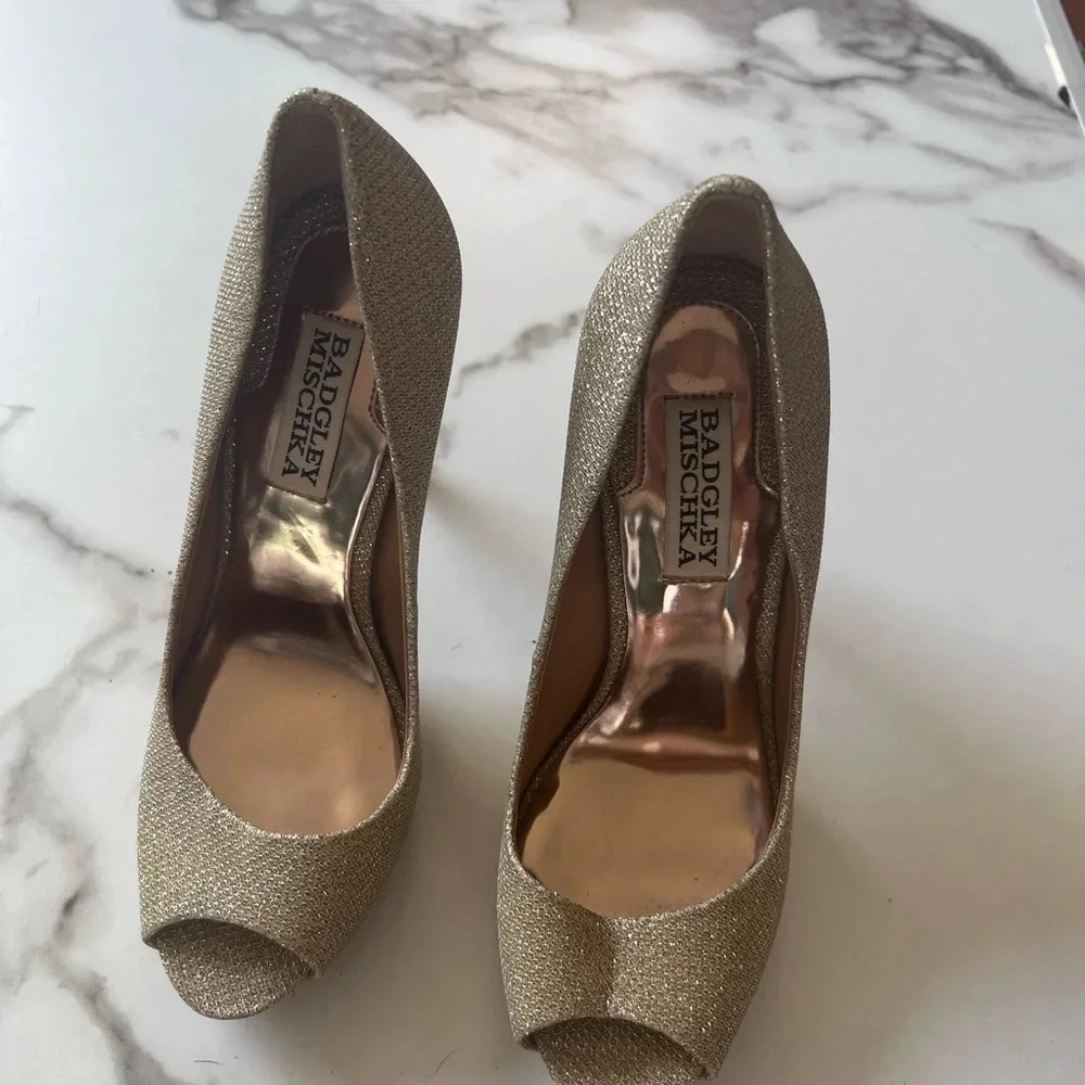 Women’s Badgley Mischka Ponderosa peep toe platform pumps